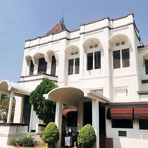 Hotel Candi Baru